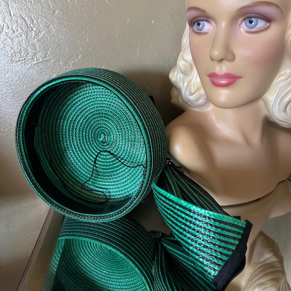 BEWITCHING 1960-70s' GREEN/BLACK STRIPED STRAW HAT WITH LARGE BOW/RHINESTONES - Picture 10 of 11